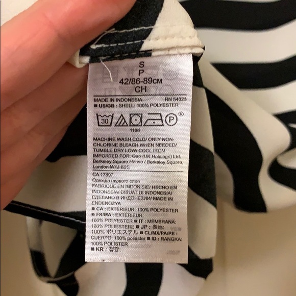 Banana Republic wave striped shirt with front slit - Picture 7 of 7